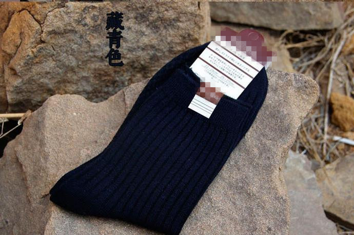 Đi kèm cotton mới màu rắn ống cao dày mùa đông kinh doanh vớ nam trong ống cotton khử mùi thấm mồ hôi nam tất thể thao