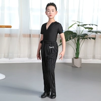 Черная футболка, штаны, короткий рукав