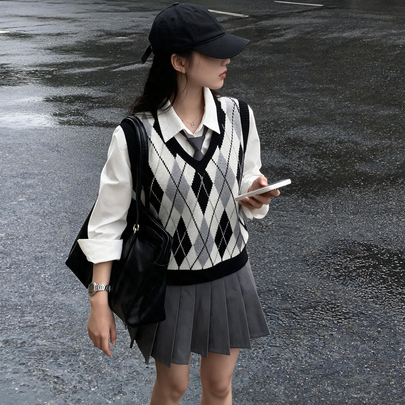 Retro Diamond-Shaped Plaid Knitted Vest for Women 2026 Autumn and Winter V Neck Pullover Sweater Vest Preppy Style Outer Vest Retro Diamond-Shaped Plaid Knitted Vest for Women 2026 Autumn and Winter V Neck Pullover Sweater Vest Preppy Style Outer Vest
