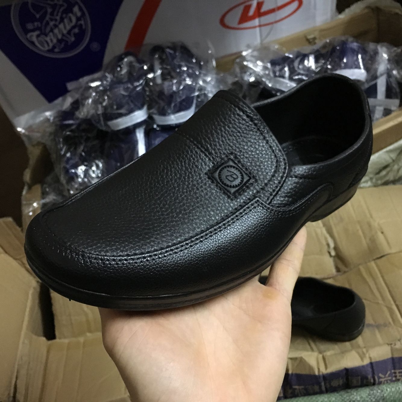 Classic old style men's pure black waterproof rubber shoes PVC low top kitchen work non-slip imitation oil water shoes classic