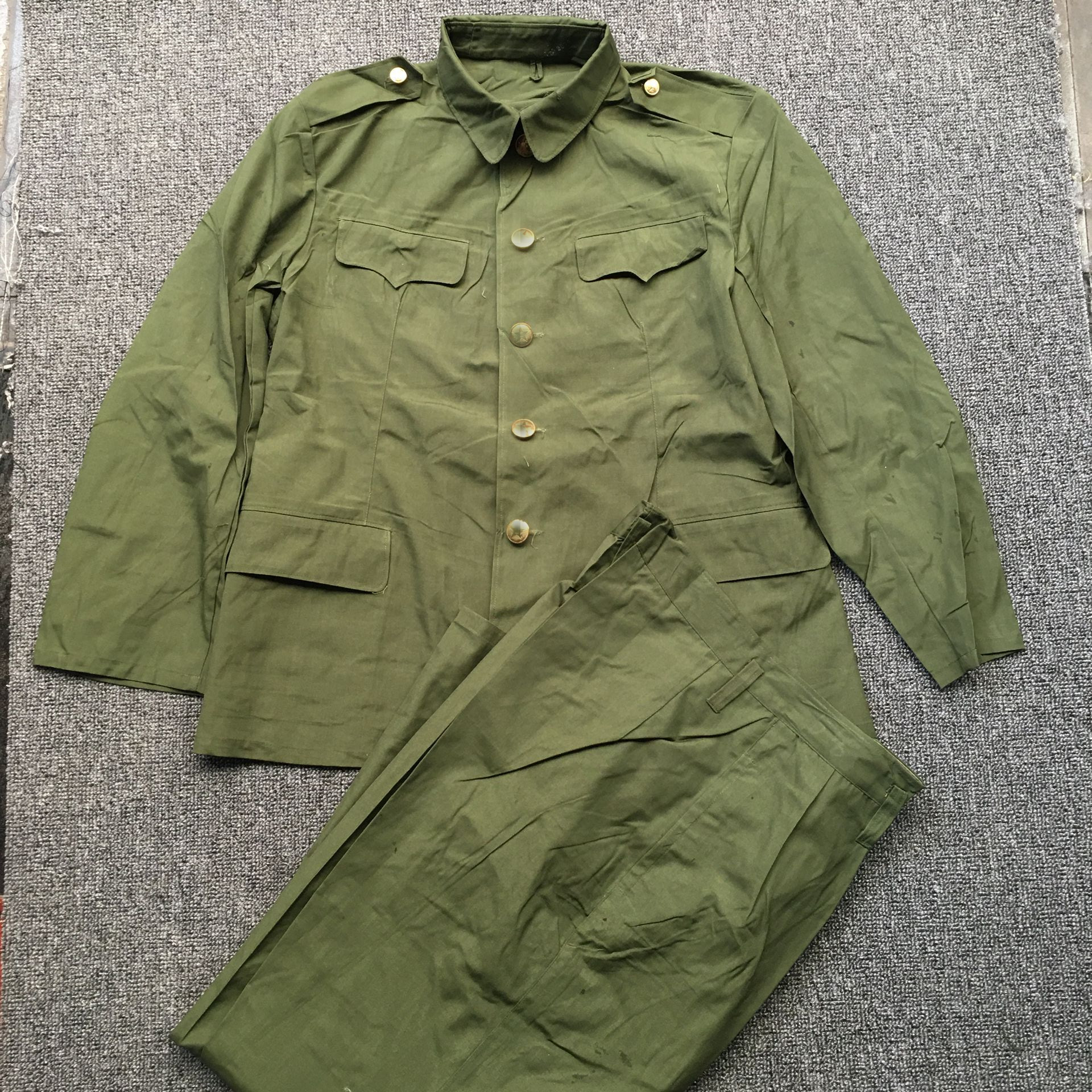 Old fashioned stock 85 style military green summer normal clothes standout classic collection suit and single blouses all have