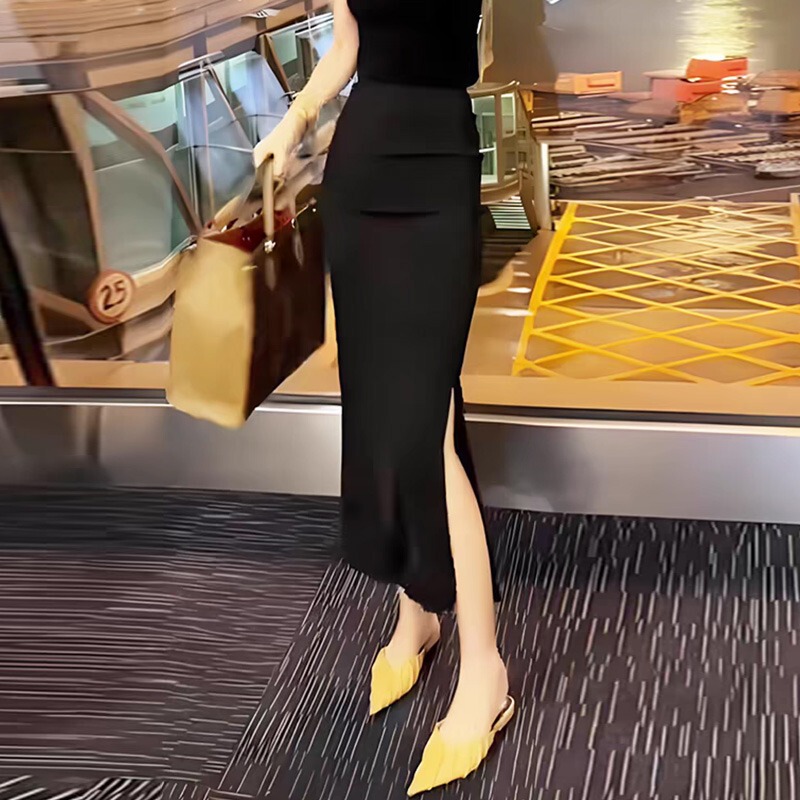 Black High-Waisted Slimming Fashion Skirt for Women, Summer 2026 New Style, Body-Covering, Hip-Hugging, Slit, Mid-Length Skirt