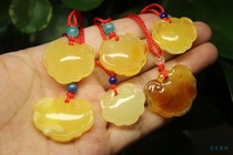 Natural amber beeswax chicken oil yellow white flower original stone hand carved baby safe and happy trivial pendant necklace