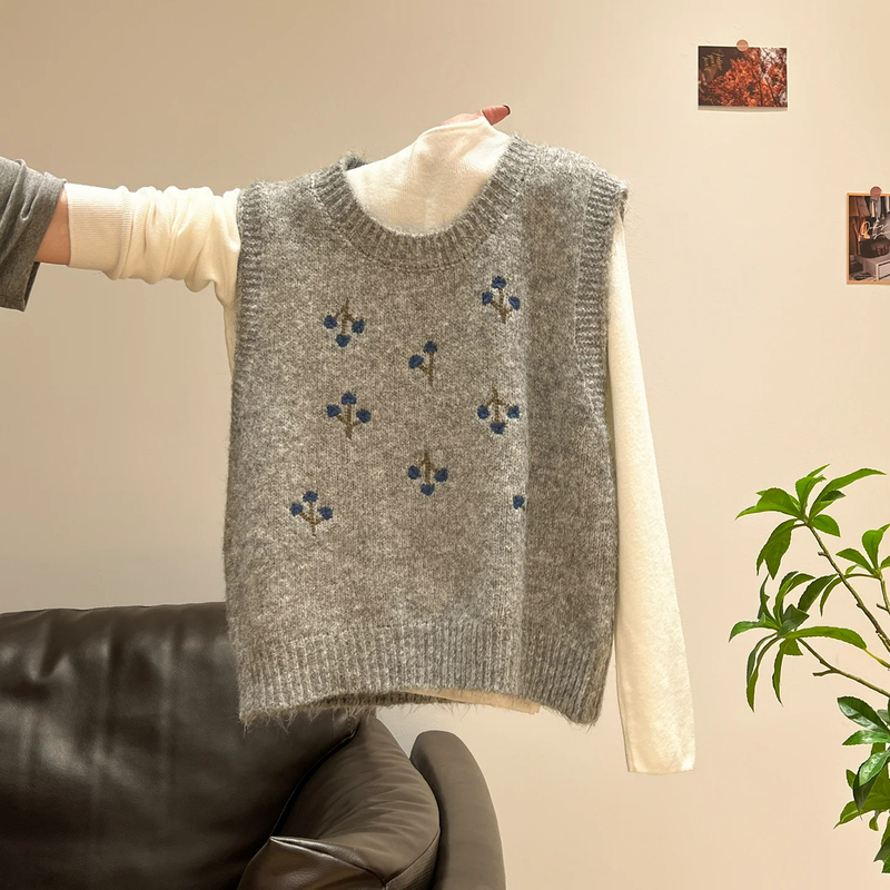 Gray Embroidered Knitted Vest, Apricot-Colored Inner Two-Piece Set for Women, New Autumn and Winter Sweater Vest, Base Shirt Top