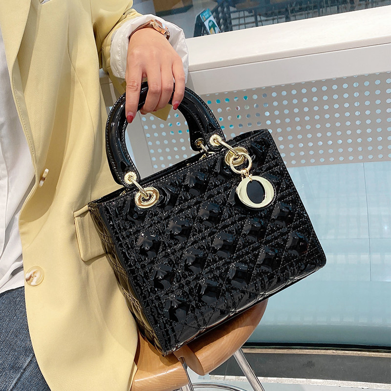Patent leather Diana bag new leather hand-held wedding bag fashion single shoulder messenger niche underarm bag pet bag