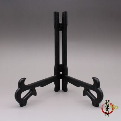 Porcelain plate stands and ceramic furnishings are all handcrafted home ornaments