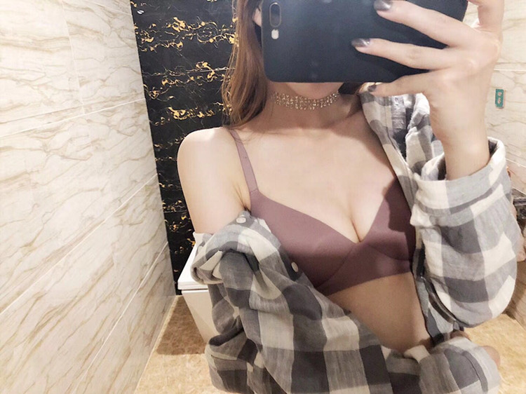 Đồ lót nhẹ nhàng và đơn giản mùa hè thoải mái quây quần gợi cảm không dấu vết không vòng thép không khóa áo ngủ thể thao 408811 - Áo ngực không dây áo ngực không dây