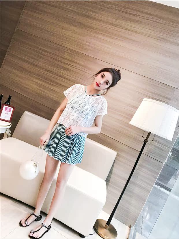 2018 mới chia ba mảnh áo tắm nữ bãi biển bikini ren áo chống nắng quần áo áo tắm mùa xuân nóng Bikini Quyến Rũ Gợi Cảm 