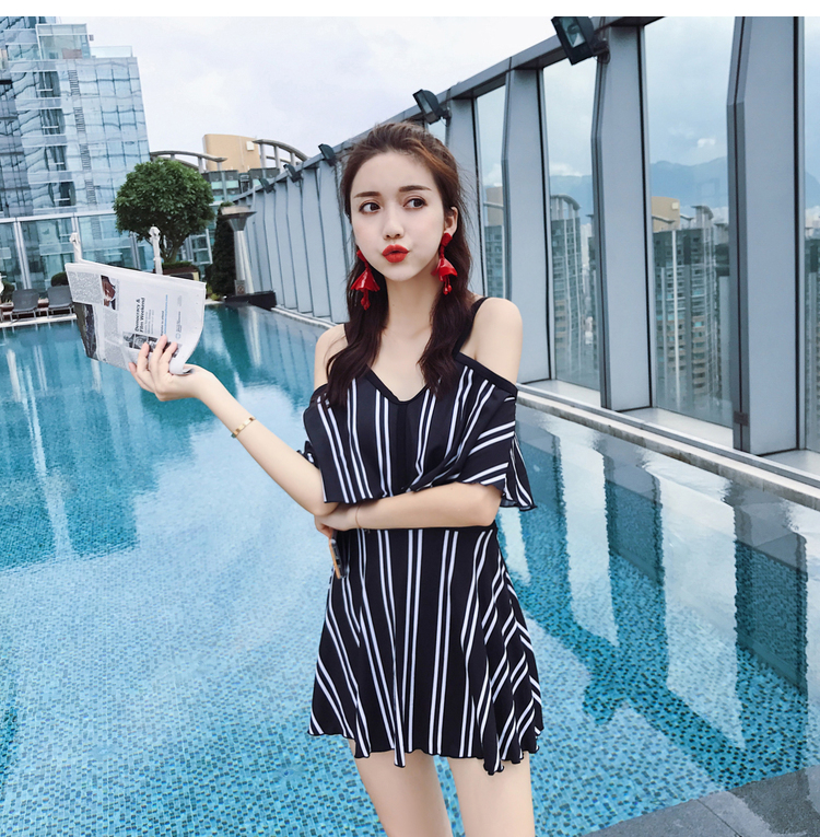 Áo tắm nữ 2018 mới hot hot ngực nhỏ tụ tập thời trang Xiêm thon gọn gợi cảm che kín quần bơi sọc của học sinh - Bộ đồ bơi One Piece áo tắm 1 mảnh