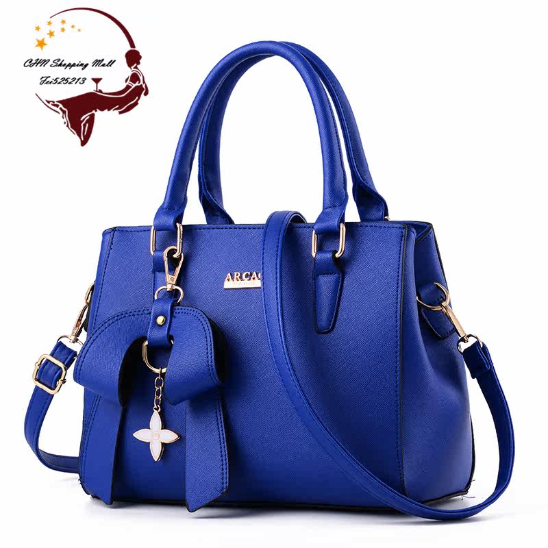 Красивая синяя сумка. Сумки синего цвета. Сумка furla candy bag голубая. Сумка эконика голубая. Синяя сумка.