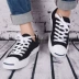 Converse Converse nụ cười cởi mở của những người yêu giày thấp để giúp những đôi giày thể thao nữ cổ điển giản dị 1Q698 giầy thể thao Plimsolls