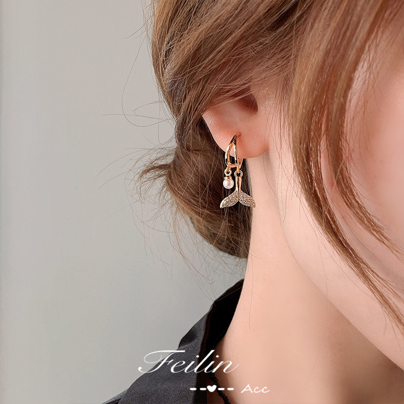 South Korea's 2021 new trendy fishtail pearl niche earrings women's autumn temperament high-end light luxury sterling silver earrings