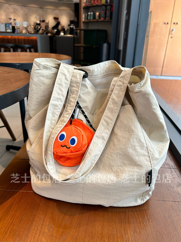 Niche Design Canvas Large-Capacity Commuter Tote Bag Japanese-Style Waterproof Nylon Casual Shoulder Bag for Women