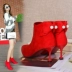 Giày cưới màu đỏ show Wo nữ 2019 mới mùa đông bánh mì nướng màu đỏ đôi bốt mèo ngắn với giày cưới cao gót - Giày ống giày boot độn Giày ống