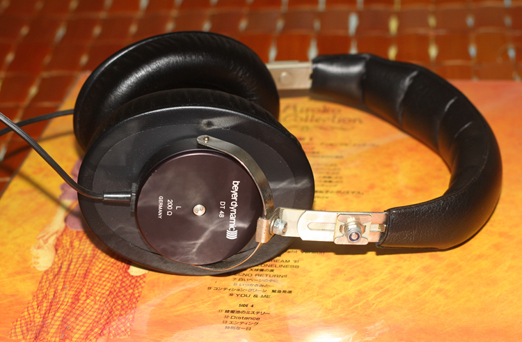 Retro classic headphones] Beyerdynamic DT48 Baia Power professional listening headphones 200 Europe