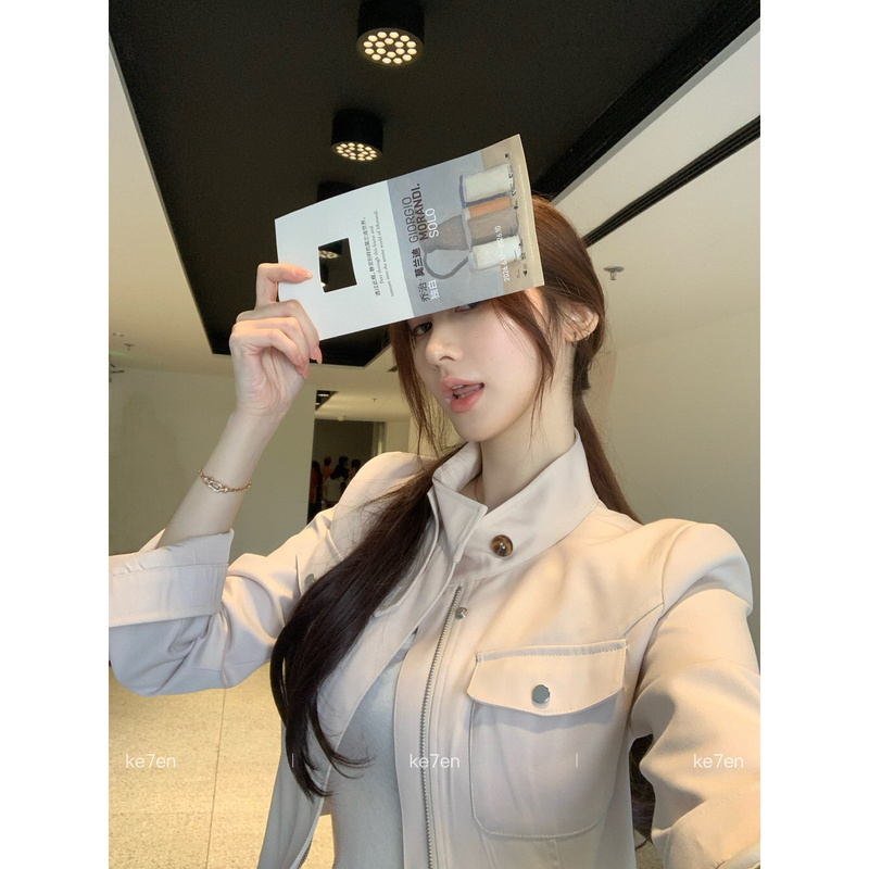 Ke7En Is Not Cool but Very Gentle, a Light Pink Trench Coat with a Stand Collar, Long Sleeves, Zipper Jacket, Short Coat for Women