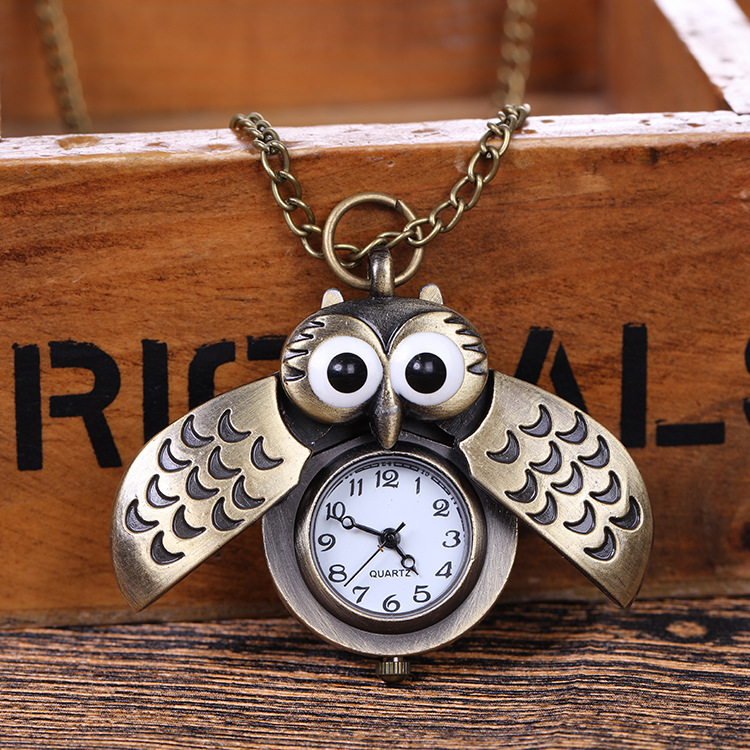 Send men and women birthday gifts Best friend Teacher's Day Friends and classmates practical souvenirs Creative necklace Pocket watch small gift