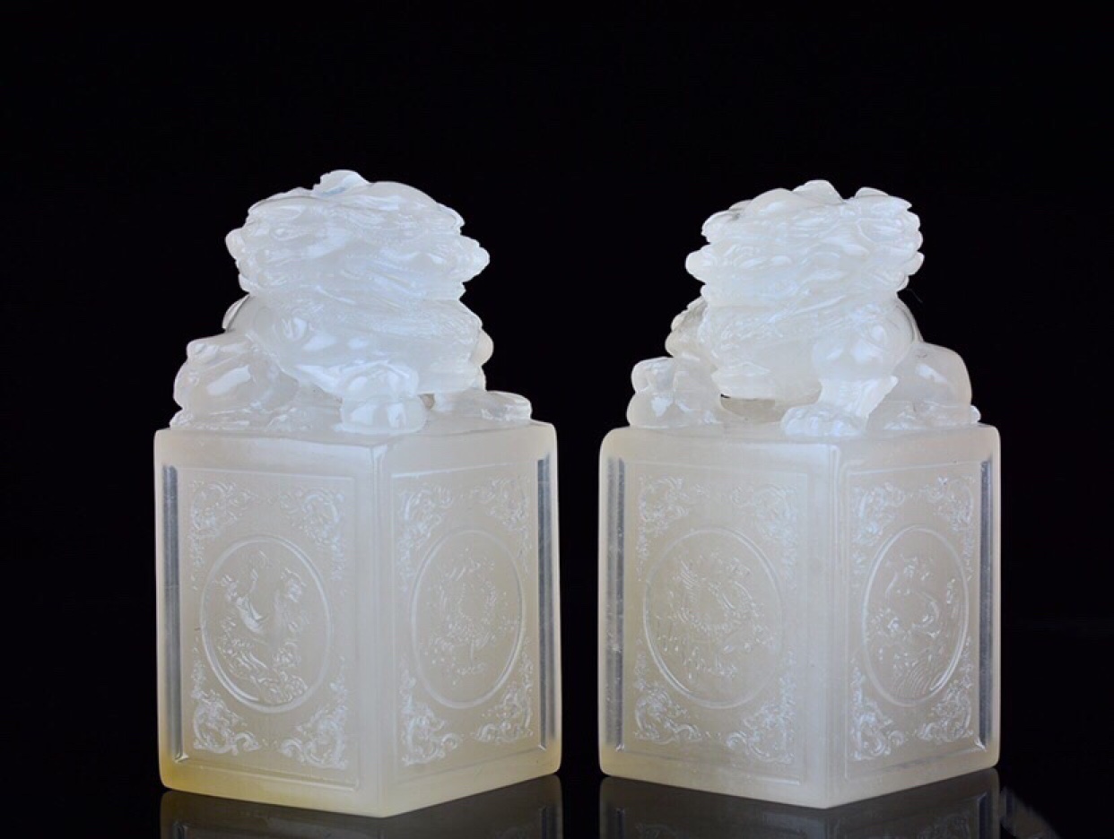 Guoshi Lychee Cave Frozen Stone Lao Stone Great Pair Zhang Beijing Lion Gold Stone Seal Engraving Seal Printed Stone Brocade Box Boutique