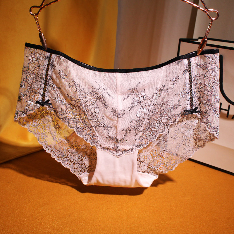 The quality is particularly good (light and breathable) European and American Sexy lace underpants Women Temptation Triangle Pants Flirty glutes