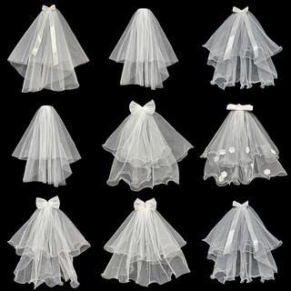 Любовная фата невесты выходит замуж под луной