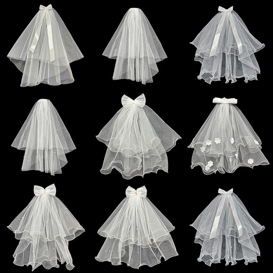 Liebesschleierbraut, die unter dem Mond heiratet