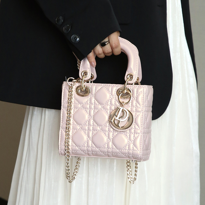 Princess Diana Style Women's Genuine Sheepskin Leather Bag 2025 New Versatile Quilted Chain Bag Single Shoulder Crossbody Handbag Small Square Bag