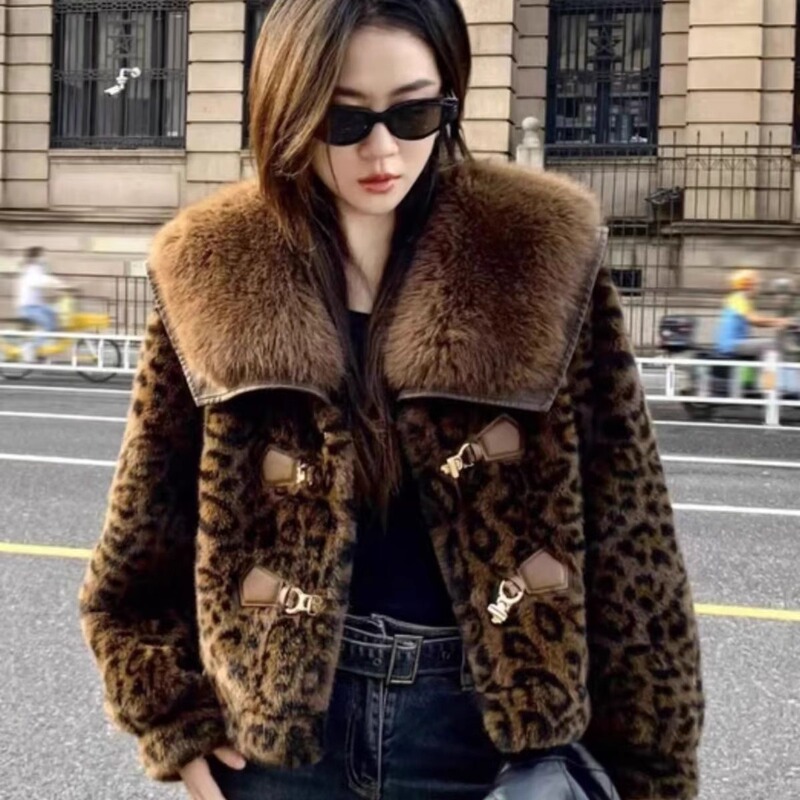 2025 New Autumn and Winter Women's Short Stylish Sheepskin Fur Integrated Mink Coat with Fashionable Leopard Print