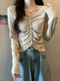 正肩v领长袖t恤女春秋冬新款内搭打底衫设计感褶皱不规则短款上衣