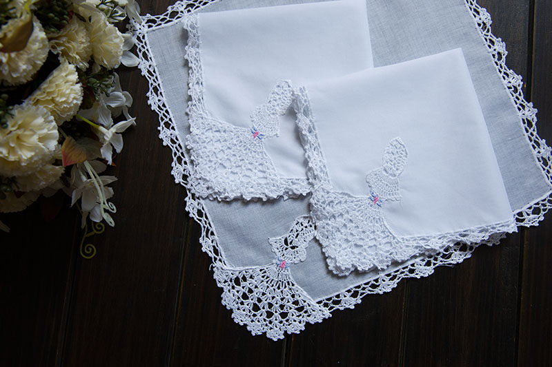 Pure cotton handkerchief with crocheted lace trim for women