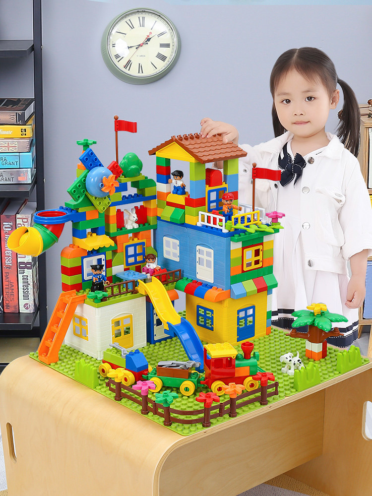 Building a house toy castle model Large villa assembly Large particle assembly Building blocks with floor variety of projects