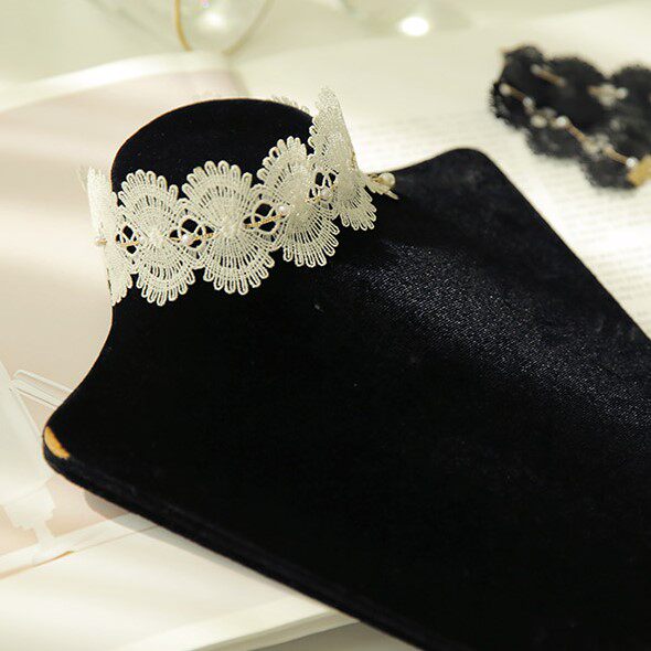Korean Romantic Meritocracy Woman Taste Hollowed-out Petal Lace Pearl Lock Bone Item Ring Necklace 2 Color