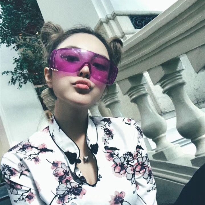 Mát mẻ trong suốt hộp lớn màu đỏ rung cùng kính cá tính nam và nữ lõm hình dạng kính râm gió hoang dã tác dụng của kính râm