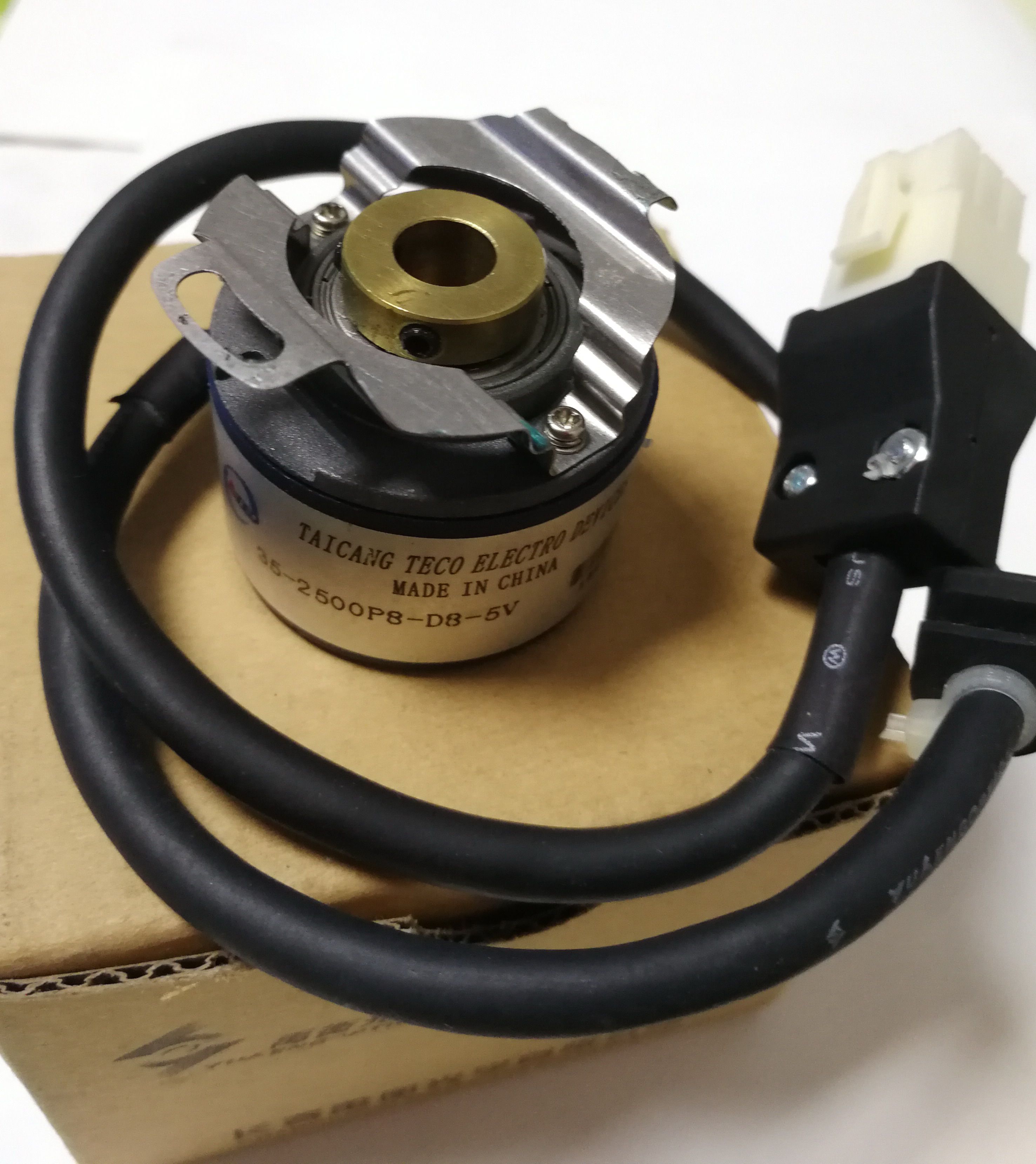 Spot New Original TAICANG Changchun Yu Henglu Dongyuan Photoelectric Encoder 35-2500P8-D8-5V