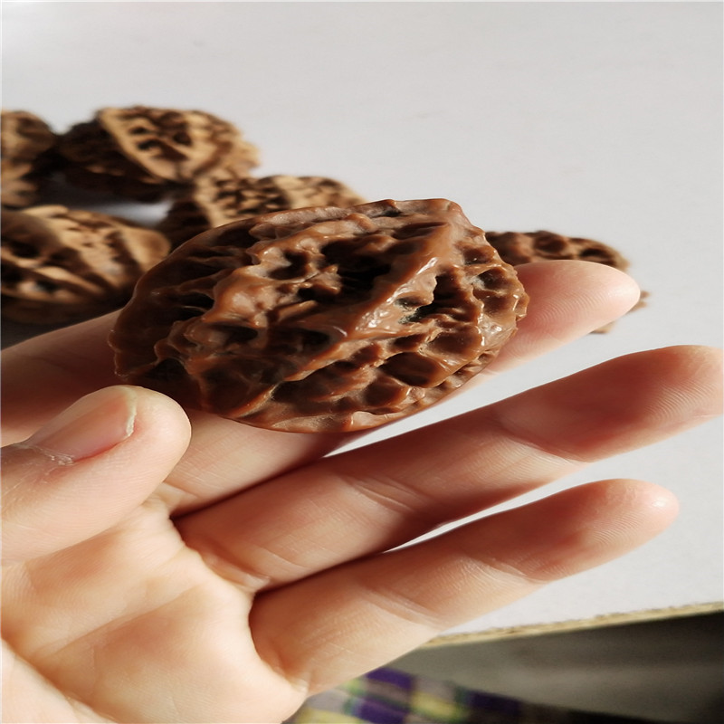 Long white mountain wild ferro walnut hand to play walnut own picked walnut autumn RMB25  pair