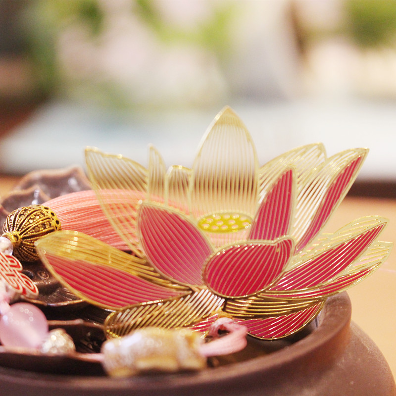 Colorful lotus hollow brass tassel bookmarks Chinese classical elegant and exquisite literary bookmarks as gifts