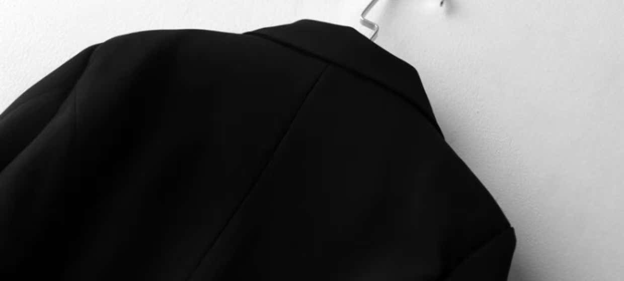 Winwin tùy chỉnh phần mỏng màu đen nhỏ phù hợp với áo khoác nữ khí chất là phiên bản Hàn Quốc mỏng của chiếc váy chuyên nghiệp sang trọng mùa xuân áo khoác nữ cao cấp