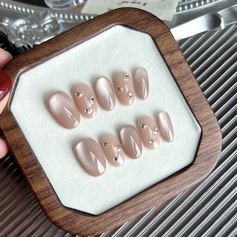2026 New Style Handmade Wearable Nails Short Style Yanyan Nude Color Cat Eye Nail Patches Removable Fake Nails Brightening