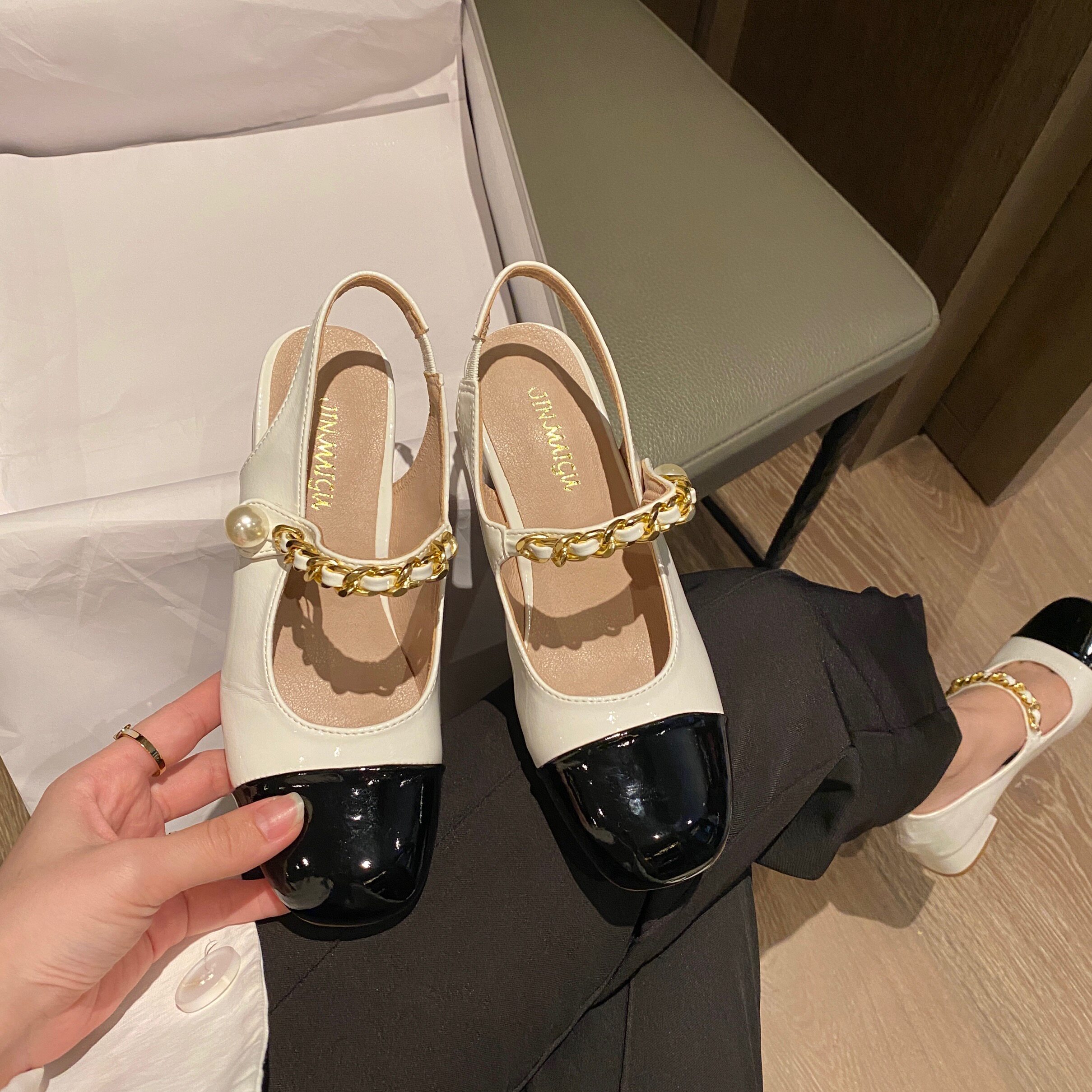 Xiaoxiangfeng Baotou black sandals fairy shoes 2022 new summer mid-heel Mary Jane evening wind single shoes