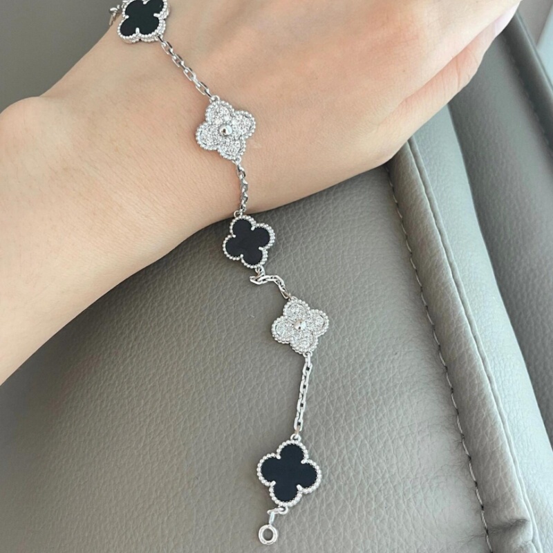 18K White Gold Five-Flower Bracelet with Black and White Alternating Diamonds, Panda Black Agate Bracelet, Rose Gold Laser-Cut Red Chalcedony Bracelet