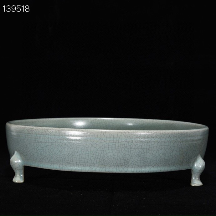 宋汝窑刻龙凤纹鎏金三足洗，