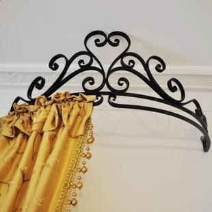 Korean style European style pastoral wrought iron princess girl crown bed mantle frame pink bed curtain mosquito net rack send hook