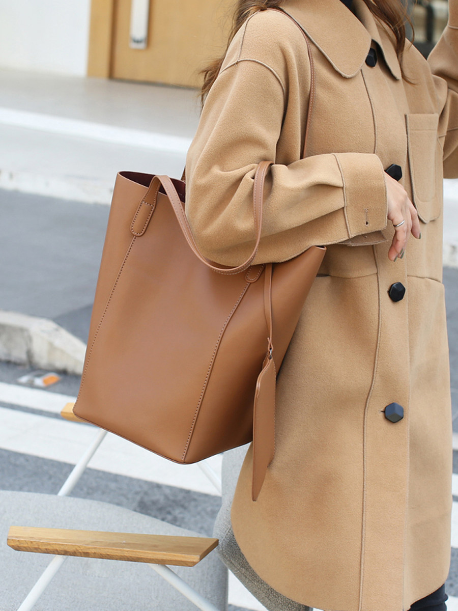 Lady Bonagrain leather single shoulder handbag Bucket Bag Large Capacity Splicing 100 Hitch Fashion Casual Minimalist bag