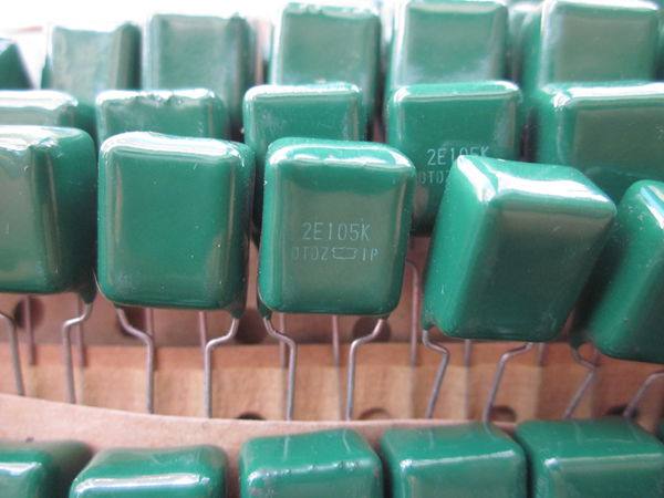 Imported NIPPON black diamond capacitor 1UF250V 105 250V 2E105K p=10mm