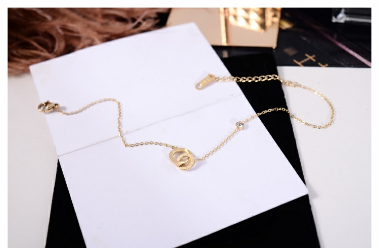 Nhật Bản Hàn Quốc hoang dã đôi vòng tròn bảng chữ cái La Mã vòng chân phụ nữ mô hình chân hoang dã nhẫn titan thép mạ vàng không phai chuỗi chân vòng đeo chân