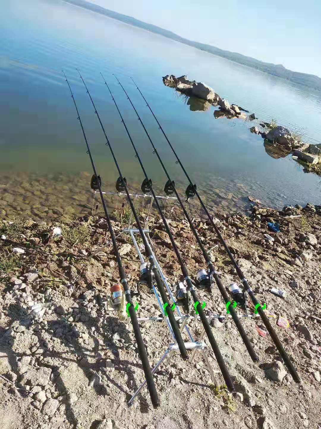 All-aluminum four-legged European-style library fishing combination bracket assembled thick throwing rod sea rod multi-head double girder gun with alarm