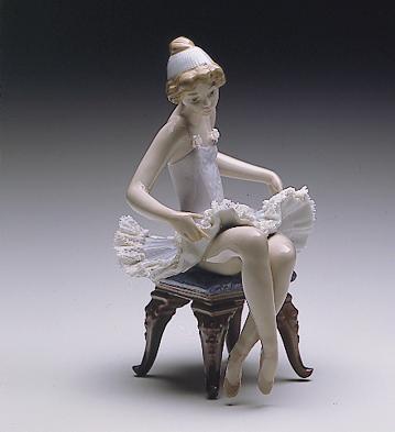 Lladro Elegant Spanish Handmade Porcelain Figurine Collectible "Beautiful Ballerina" Lladro Elegant Spanish Handmade Porcelain Figurine Collectible "Beautiful Ballerina"