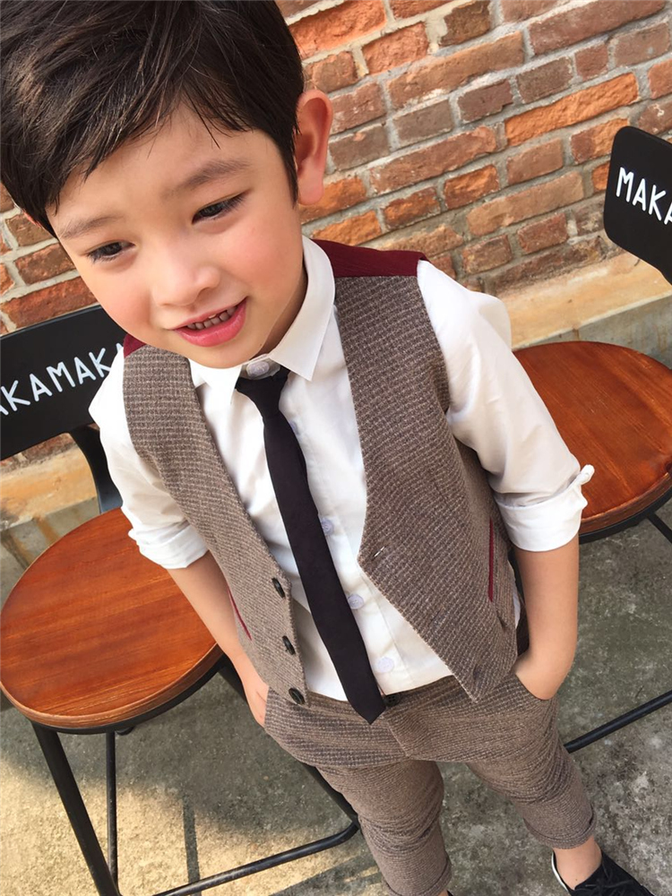 Trẻ em ăn mặc 2017 mùa xuân và mùa thu vest mới phù hợp với nam bé hiệu suất máy chủ hiệu suất quần áo hoa cô gái Hàn Quốc phiên bản của thủy triều
