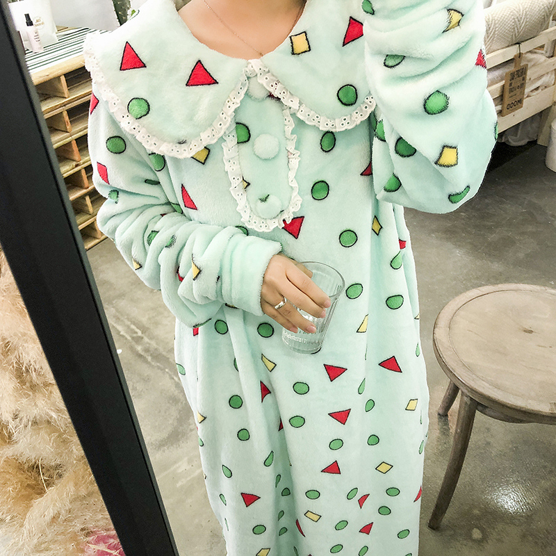 Bộ đồ ngủ nữ Crayon Shinchan mùa thu và mùa đông dày lông cừu san hô dài váy ngủ flannel dịch vụ nhà hoang dã ban đầu mới giúp đỡ đầm suông đẹp