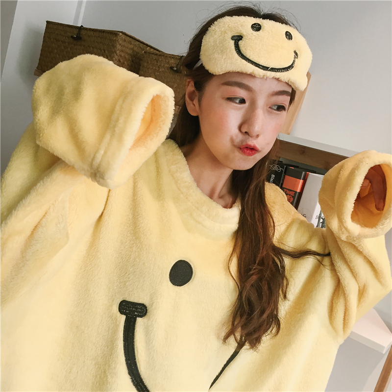 Bộ đồ ngủ Smiley phụ nữ mùa thu và mùa đông dày san hô lông cừu váy ngủ lỏng Hàn Quốc thêu flannel ấm dịch vụ nhà ấm đầm nữ đẹp