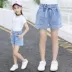 Quần short denim bé gái mùa hè 2020 quần áo mùa hè phong cách phương tây mới của trẻ em, bé trai và bé gái mặc ngoài quần tất hot - Quần jean Quần jean